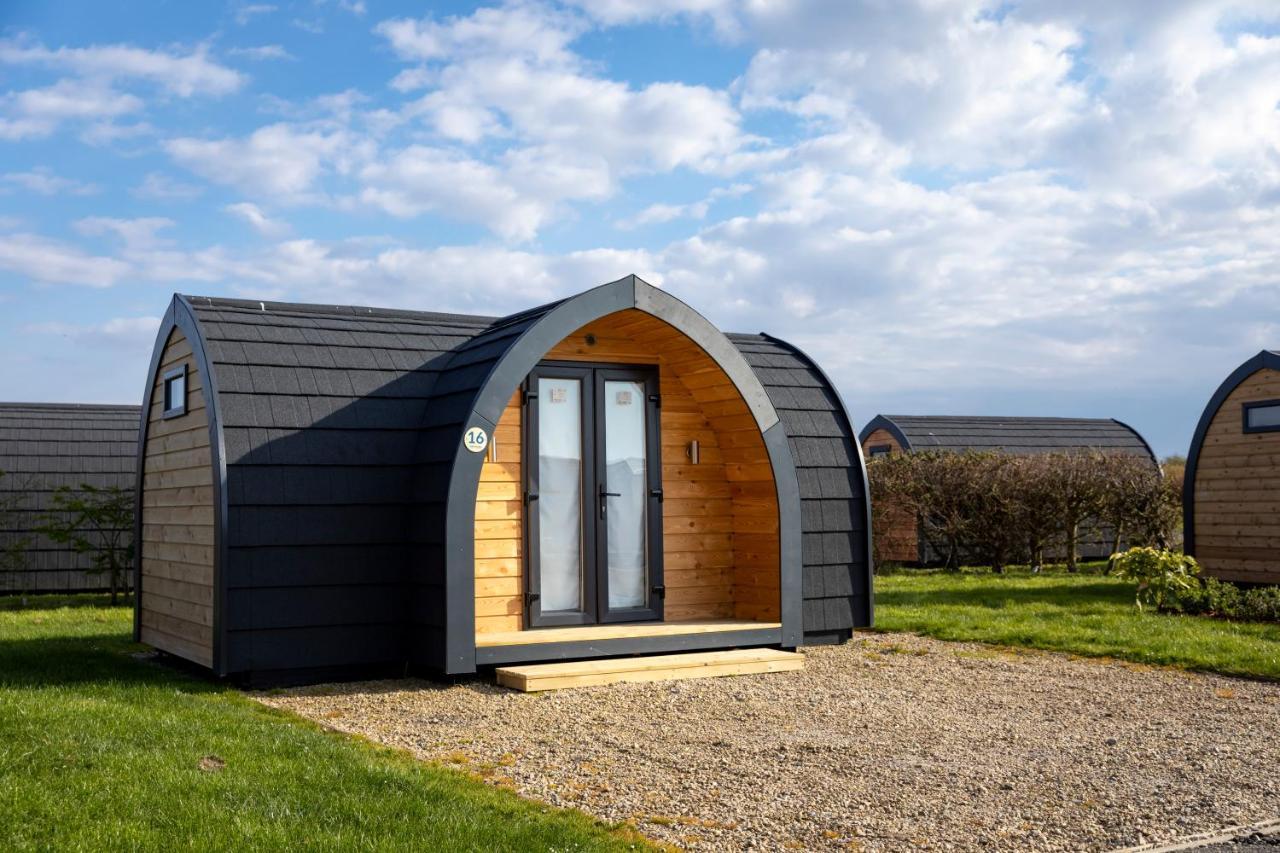 Отель Camping Pods, Dovercourt Holiday Park Харвич Экстерьер фото