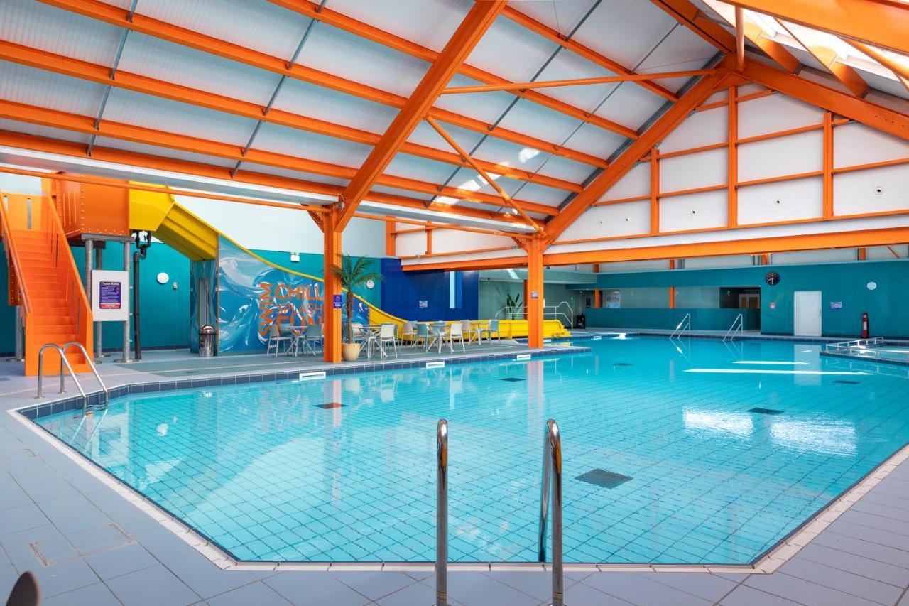 Отель Camping Pods, Dovercourt Holiday Park Харвич Экстерьер фото