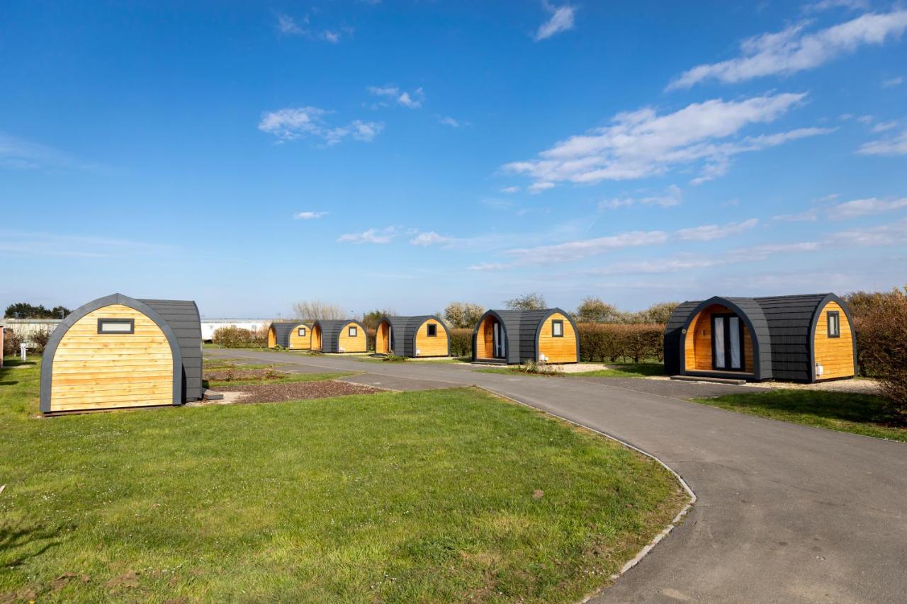 Отель Camping Pods, Dovercourt Holiday Park Харвич Экстерьер фото