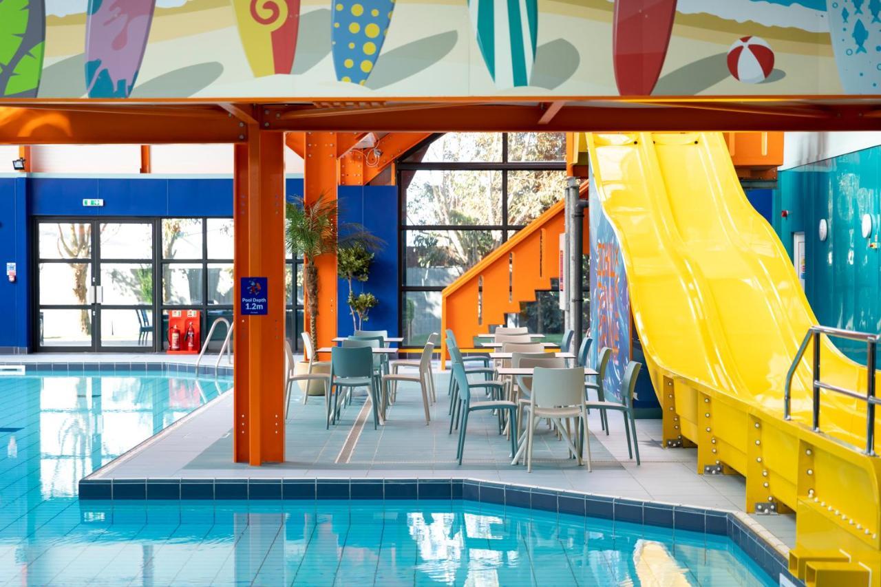 Отель Camping Pods, Dovercourt Holiday Park Харвич Экстерьер фото